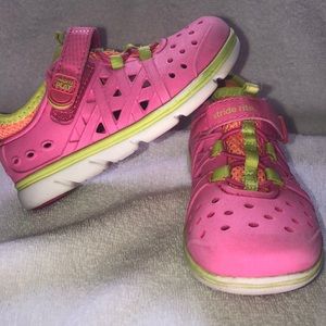 stride rite made2play® phibian sneaker sandal Sz 8